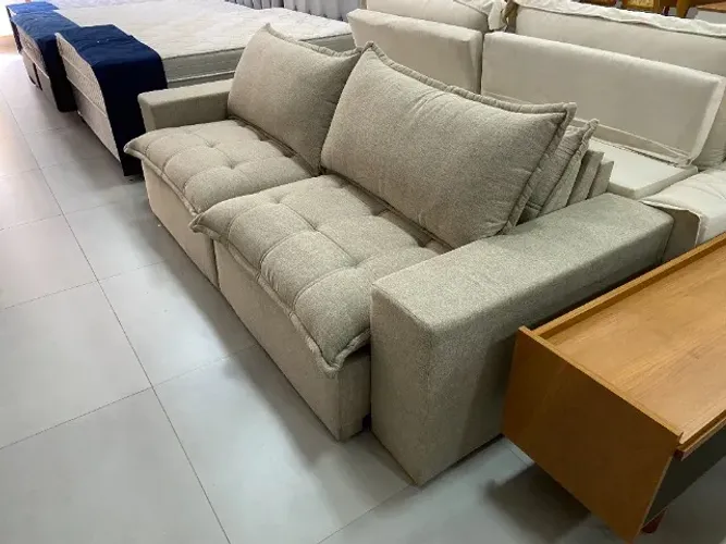 Sofá retrátil sem caixa no linho bege com molas ensacadas - puro conforto!