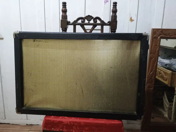 Gabinete para amplificador de guitarra com falantes Celestion V30 