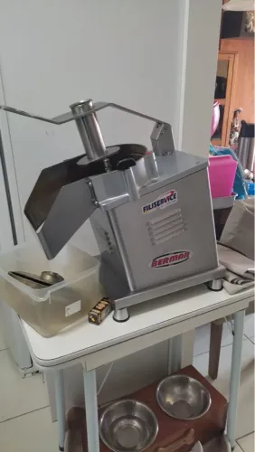 Multiprocessador de alimentos
