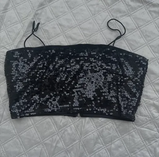 Top Cropped Paetê Preto - Arrase nas Festas!