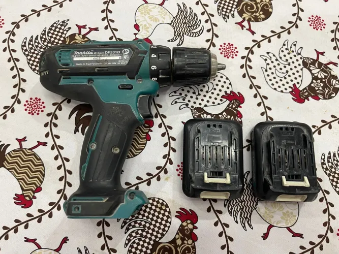 Furadeira/Parafusadeira Makita DF331D 12V + 2 Baterias
