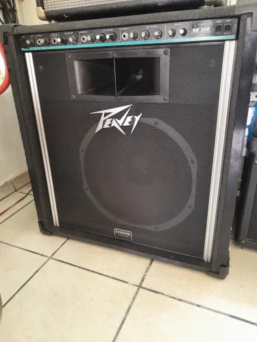 Amplificador Peavey KB 300 oportunidade!