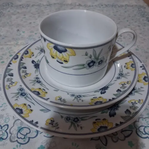 Trio porcelana Heritage chá/ café xícara, pires e prato de sobremesas.