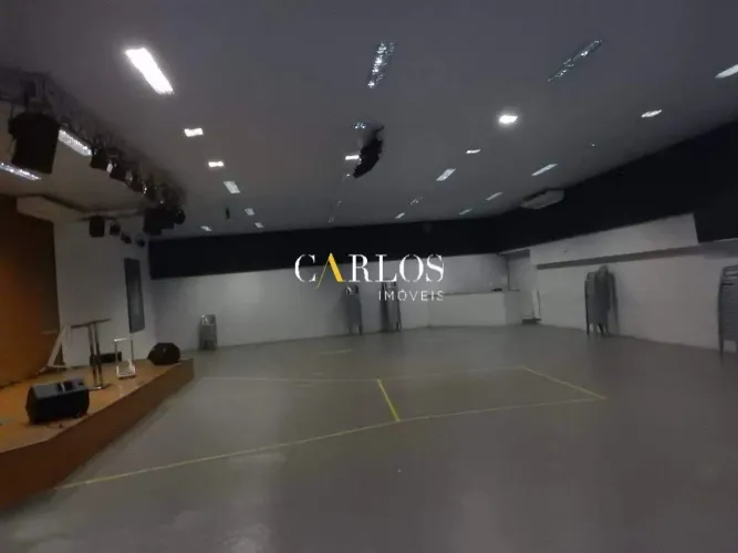 Galpão com acabamento primoroso mais casa comercial!