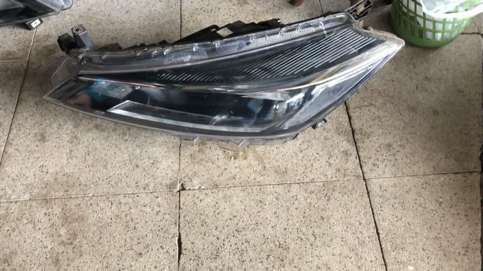 nissan Kikcs ano 2025 touring farol lado esquerdo