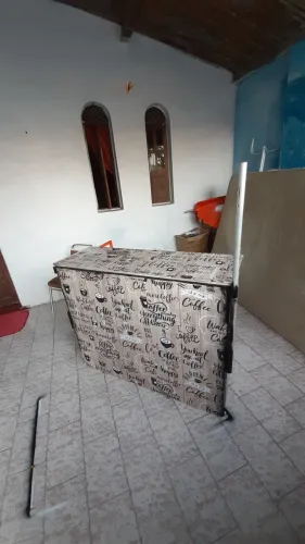 Preciso de atendente para vender lanche numa barraca no centro 