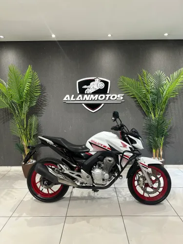 Twister único dono com 13 mil km