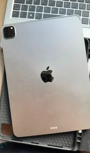Apple iPad Pro 11 (Wi-Fi, 128 GB) M4 - 4ª Geração - Prateado + Pencil + Case + Teclado