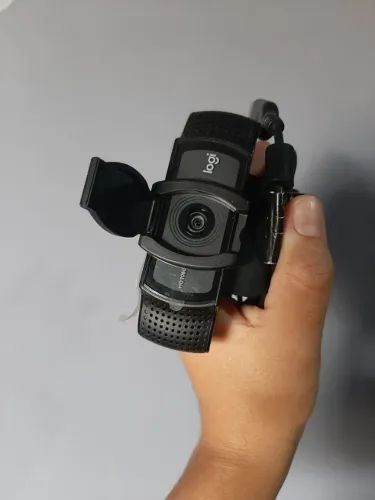 Webcam Full HD Logitech C920s com Microfone Embutido e Proteção de Privacidade