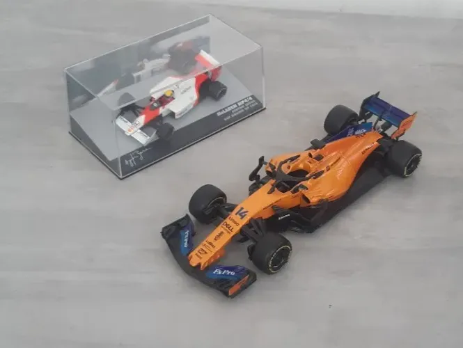 F 1 Renault Da Maisto McLaren MCL33 + Ayrton Senna MP4/4