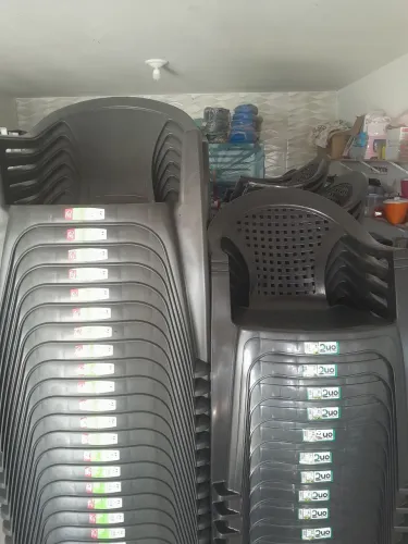vendemos poltrona preta apenas 40 reais avista
