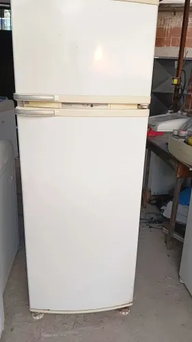 Vendo Geladeira Duplex frosfee com entrega grátis