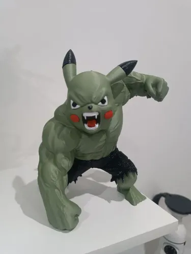 Incrível boneco do Pikachu no estilo Hulk