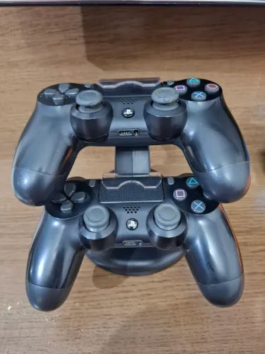 2 Controles Originais + Base Carregadora Dupla - Faço envio OLX