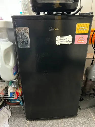 Frigobar Midea preto grande 