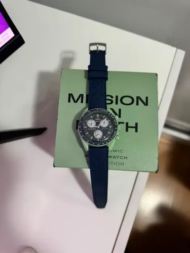 Swatch x Omega Relógio Bioceramic Moonswatch Mission to Earth