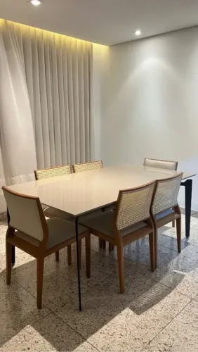 Mesa de jantar retangular