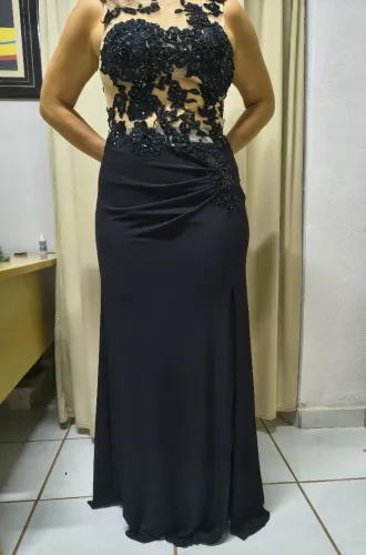 Vestido de Festa Longo Preto com Renda Bordada