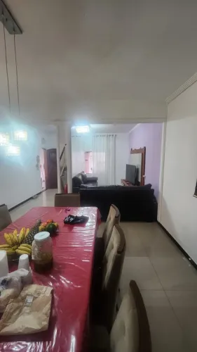 Ótimo sobrado com amplo terraço gourmet no Jd. Califórnia. 2 dorm. sendo 1 st. Financia.