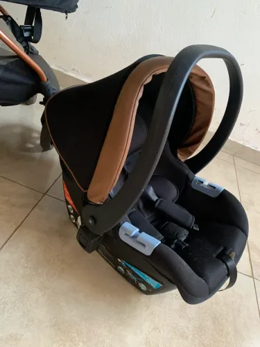 Bebê conforto e carrinho moisés, Burigotto