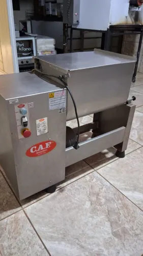 Misturadeira de carne 40 kg c/ 2 eixos 1,0 cv 220v Ref. m60 CAF 