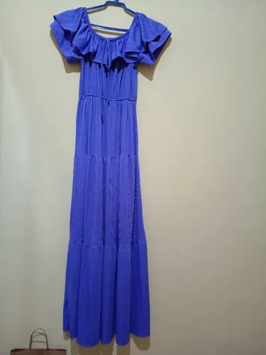 Vestidos e 1 macacão