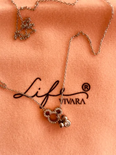 Colar Life Disney Gravatinha Mickey em prata 925 com pedras incolores (Vivara)