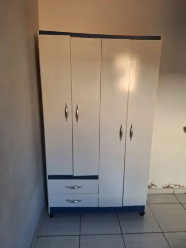 Guarda roupa de solteiro