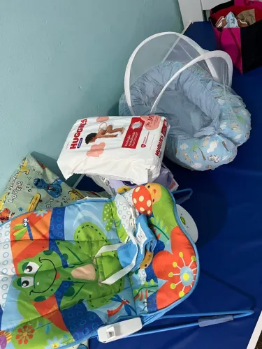 Cadeirinha de balanço, ninho e fraldas