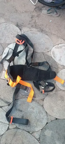 Cinto de segurança tipo paraquedista