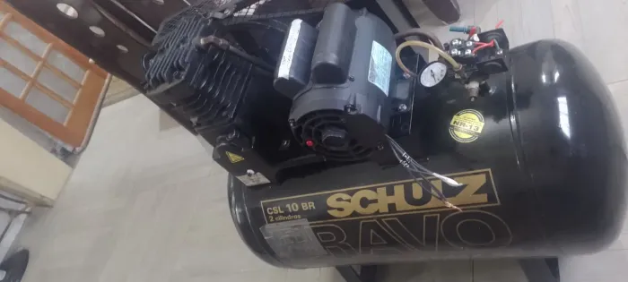 Compressor semi-novo só 3.000 ac cartao particular .