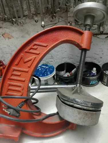 Máquina vulcanizadora para remendo quente