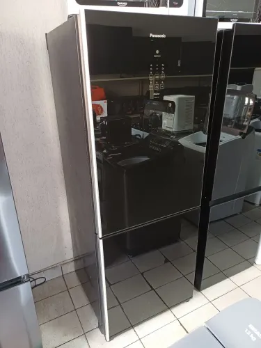Geladeira Panasonic Black Glass