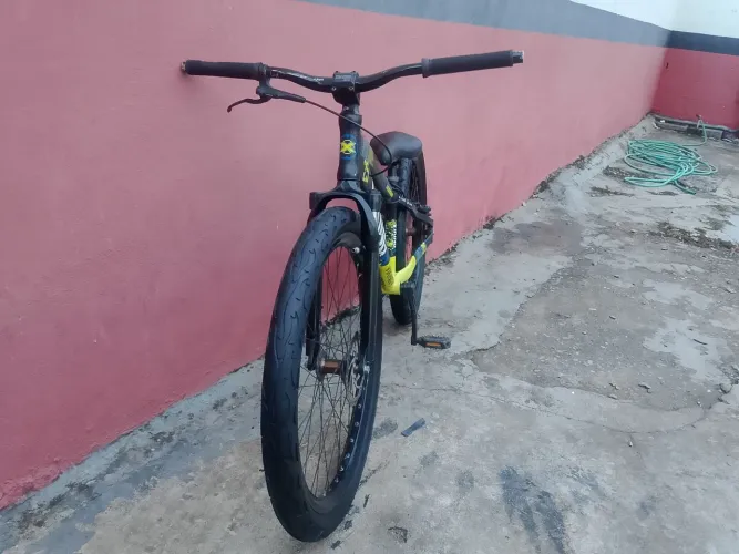 Vendo vikingx usada tuff 25, está em boa condição