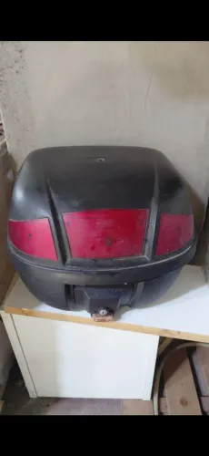Vendo Bau de moto e escapamento