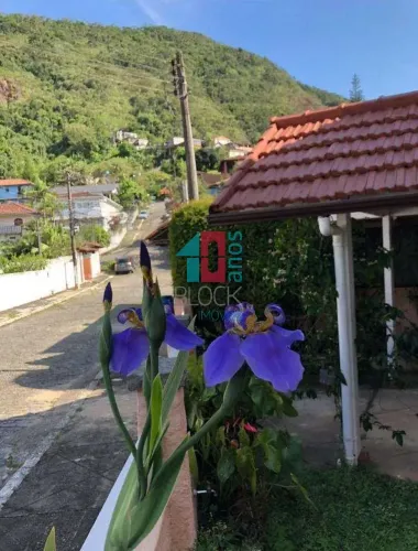 Quitandinha | Casa 5 quartos, sendo 3 suites