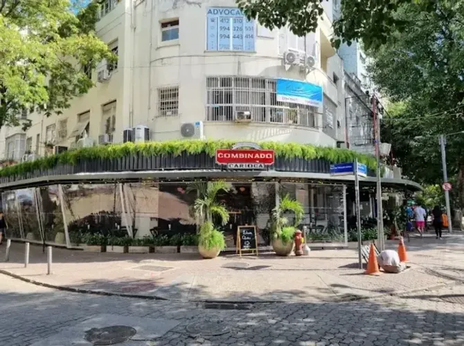 AJUDANTE DE BAR