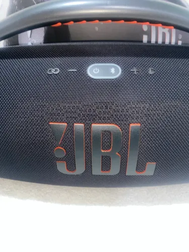 Caixa de som BOOMBOX 3 ,poucas vezes usada,com caixa,nota fiscal,e bag .