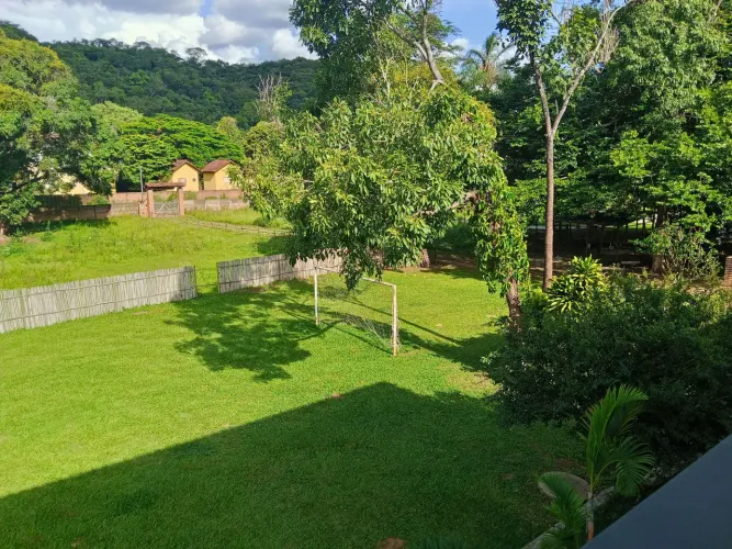 Sítio de 3.200m² em Juatuba - PORTEIRA FECHADA. Casa grande de 300m², a 2km do Centro.