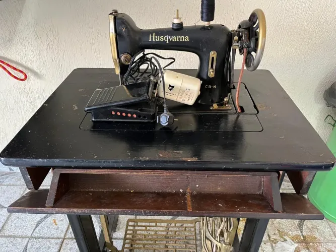 Vendo máquinas de costura antigas
