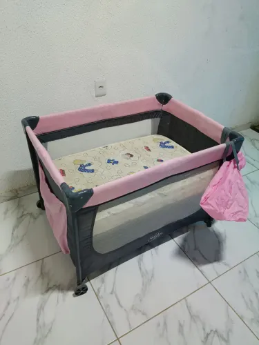 BERÇO PORTÁTIL CERCADINHO COMPLETO E CONSERVADO - ACOMPANHA COLCHÃO