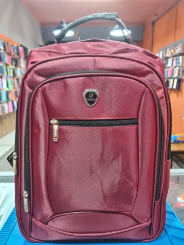 Mochila casual para notebook da marca Kimtino em tom vinho