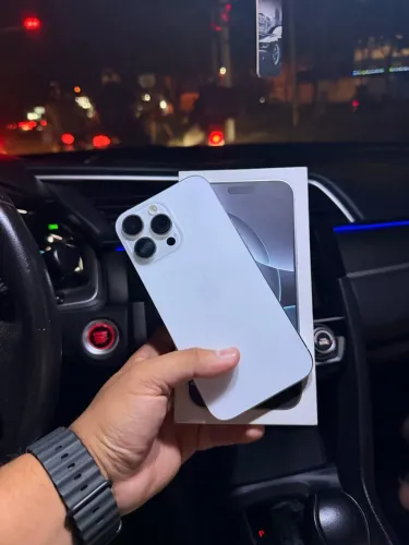 ? iPhone 16 Pro Max 256GB ? Titânio Branco