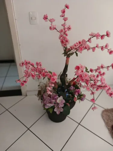 Belíssimo arranjo floral de cerejeira