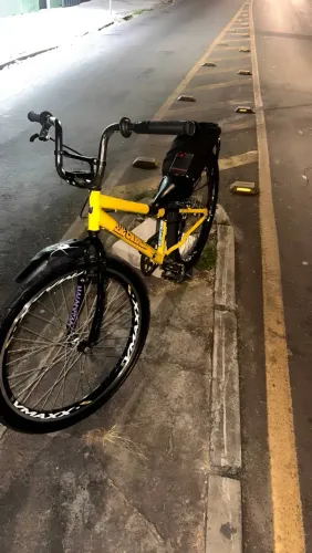 Vende-se bicicleta aro 26 quadro reduzido amarela