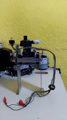 Bomba de Dreno + Sensor De Nivel Evaporadora Cassete Hitachi ADP-1403