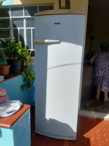 Refrigerador Cônsul 360 LTS Degelo Seco Muito conservado