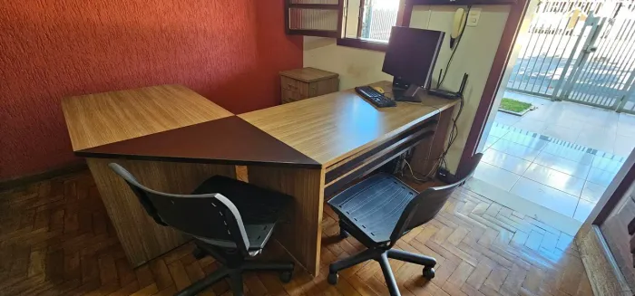 Conjunto Completo de Escritório + 2 Cadeiras - Impecável