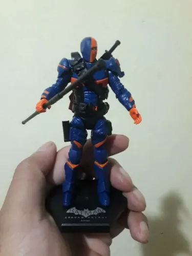 Action figure Exterminador (Jogo Batman Arkham)