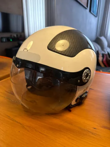 Capacete Importado com Bluetooth integrado.